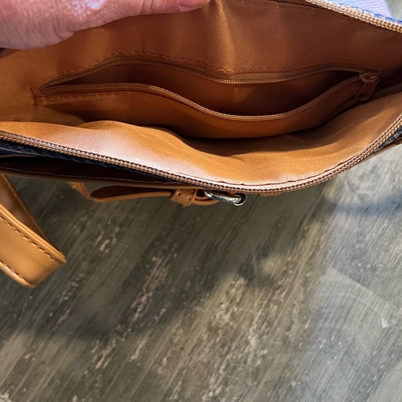 Multicolor canvas textured crossbody purse, adjustable strap, lots of pockets - Picture 6 of 8